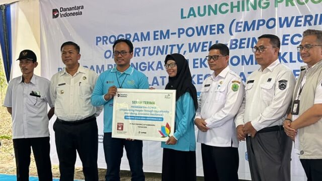 Dukung Kemajuan Masyarakat Adat Tempirai, PLN Luncurkan Program EmPOWER (Empowering People Through Opportunity Well Being Economic Resilience)